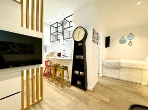 Luxury Flat City Center & Parking free NON TOURISTIC
